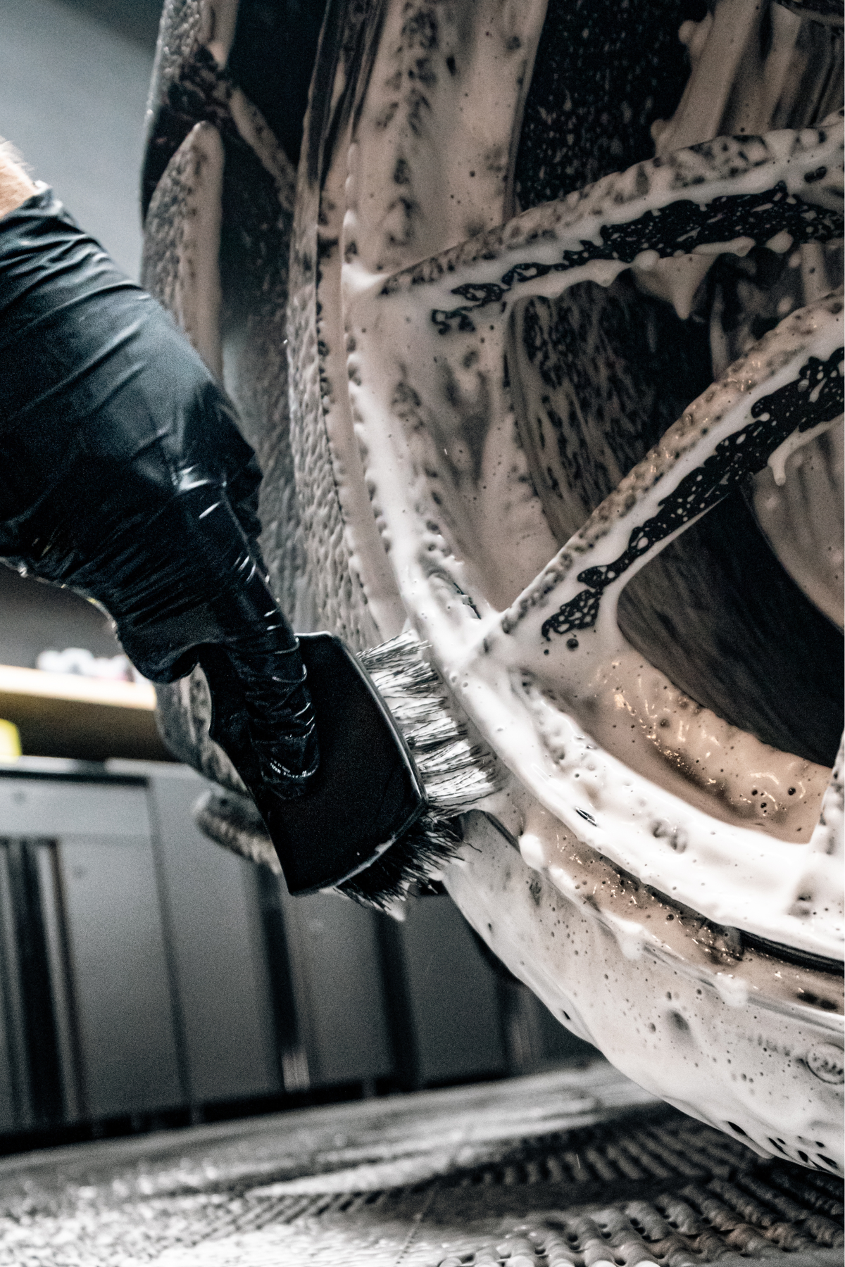 Blackline tire brush