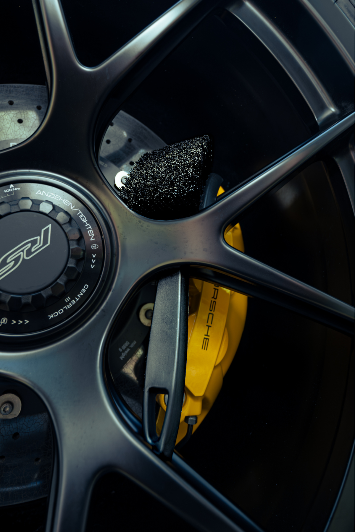 Blackline tire brush