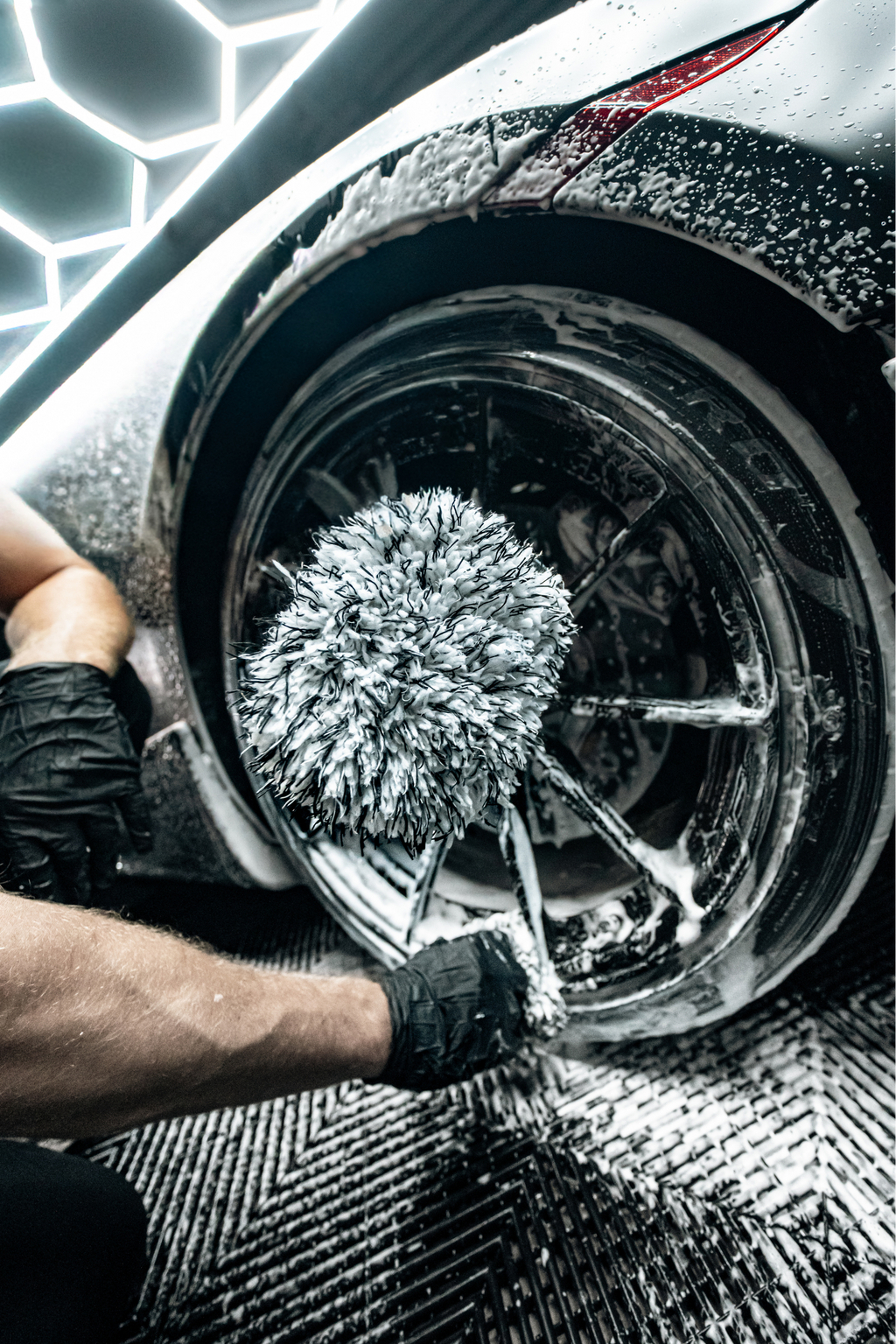 Blackline wheel mitt