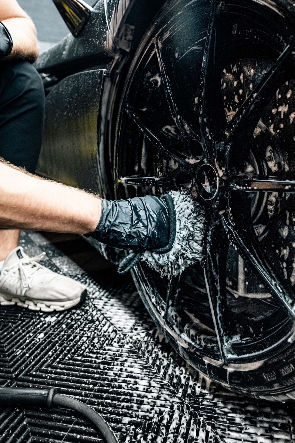 Blackline wheel mitt
